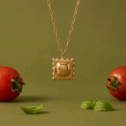 Ciondolo a Medaglione Raviolo "Anything Is Pastable" di Pasta Girl
